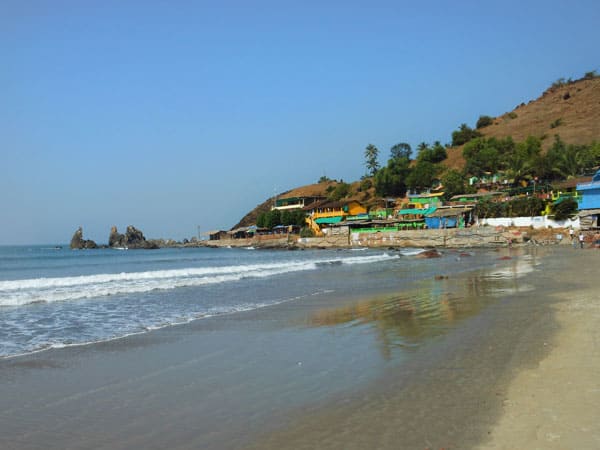 North Goa Beaches List & Guide - Which are the best beaches in Goa for you? Find out about the top beaches to visit. including goa beach map, go abeach photos, family beaches, party beaches www.MasalaHerb.com