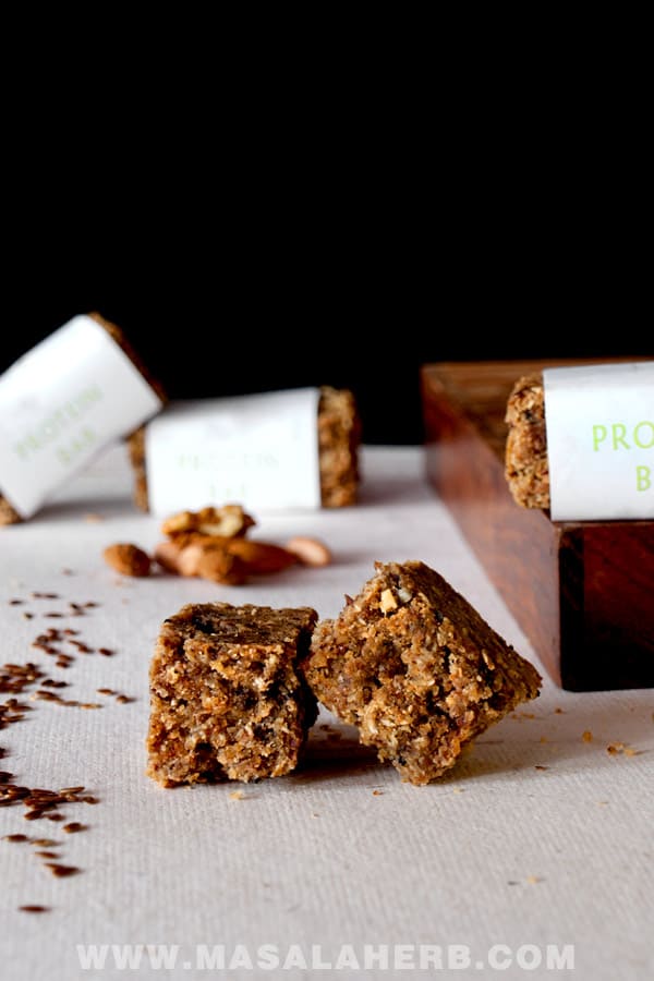 Homemade Protein Bars Recipe [without protein powder, Gluten free, Organic] you can make them vegan too with vegan milk powder. perfect portable homemade protein bars for after workout to give a power boost or as a study snack. You know hat's in your protein bars! www.MasalaHerb.com #proteinbars #healthy #homemade