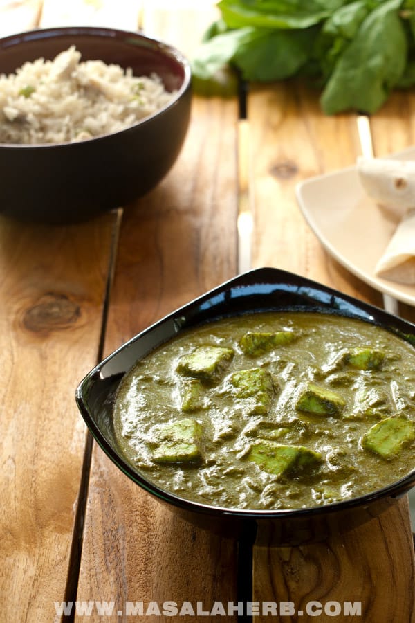 Palak Paneer Recipe - How to make Nutritious Indian Spinach Curry [Vegetarian] with indian cottage cheese. A creamy velvety green curry stuffed with proteins and gorgeous spices. You can make this palak paneer recipe easily at home with the how to and step by step instructions. www.MasalaHerb.com #curry #indian #healthy #masalaherb