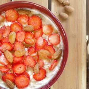 Life-changing Bircher Muesli - Healthy Overnight oats [Swiss Recipe] with fresh fruits, oats, honey, nut etc. Makes a great after workout breakfast www.MasalaHerb.com #overnightoats #muesli #nutritious #masalaherb
