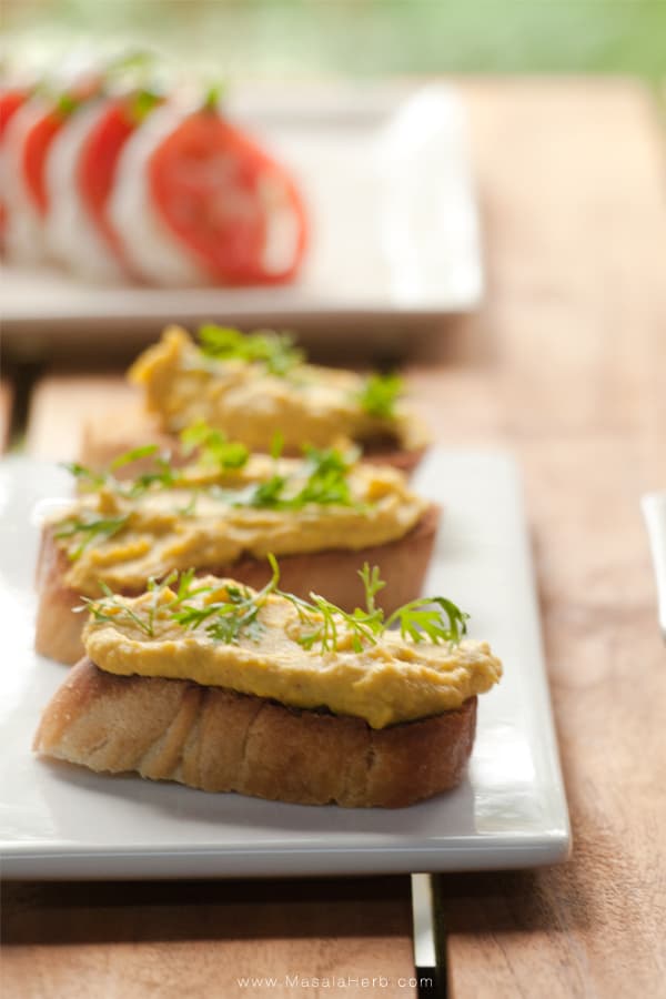 spicy crostini with avocado and cilantro