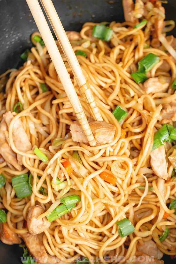 easy Asian noodles with chicken in chop stick