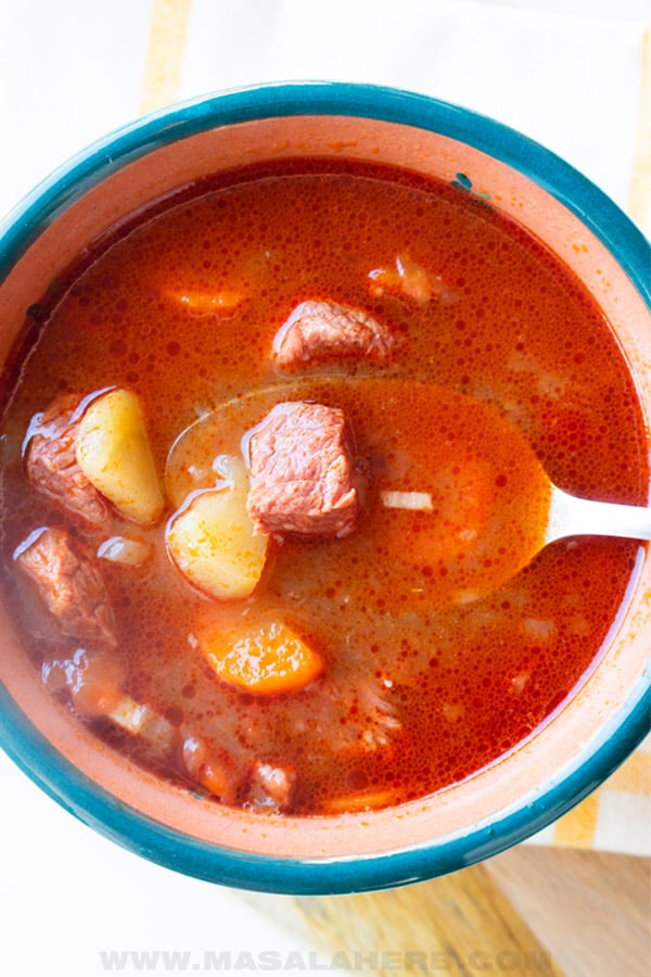 Hungarian Goulash Soup Recipe [+VIDEO] 🍲 MasalaHerb.com