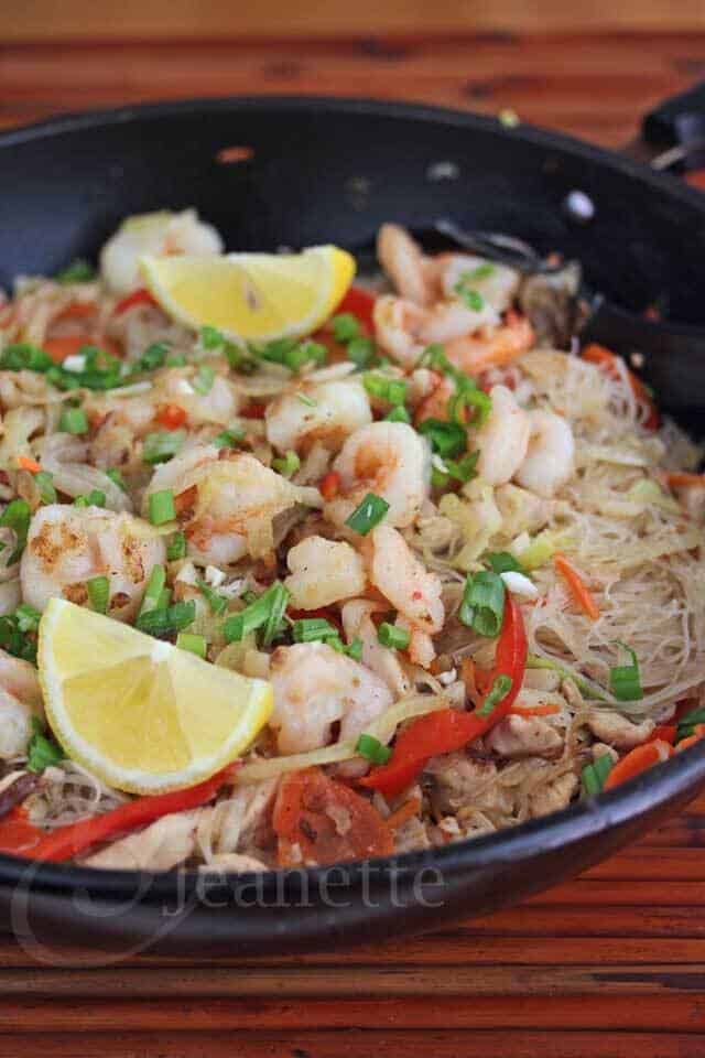 12 fantastic Stir-Fry Asian Noodle Dishes you need to try! Collection at MasalaHerb.com ---Stir Fry Rice and Mung Bean Noodles with Shrimp, Chicken and Vegetables Recipe jeanetteshealthyliving.com