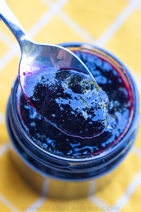 set blueberry jam
