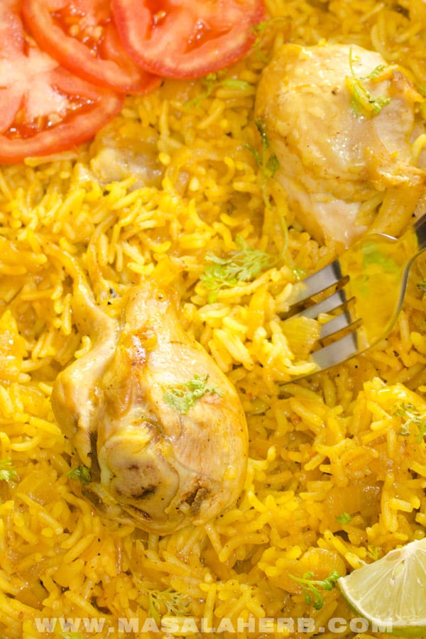 One-Pot Chicken and Rice Recipe - Easy flavorful 15 min weeknight meal [+VIDEO] Make a dinner for two. Yellow golden rice and aromatic spices for the senses. A comfortably easy dish to prepare from scratch. www.MasalaHerb.com #masalaherb #chicken #rice #onepot #weeknightdinner