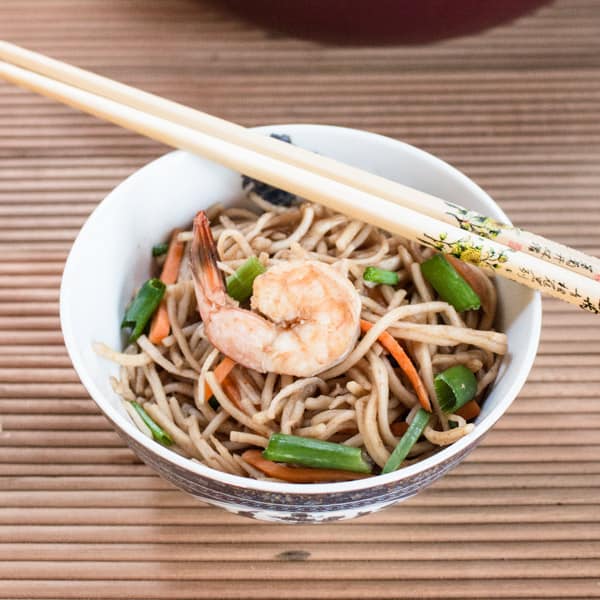 15 min Shrimp Chow Mein Recipe - Easy Chinese One-Pot Noodle How to [+Video] make prawn hakka noodles f rom scratch and best practice to prepare the popular chinese noodle take out easily at home www.MasalaHerb.com