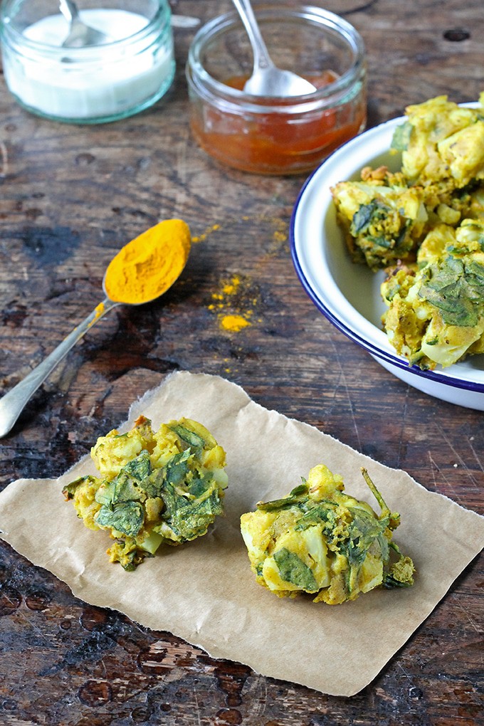 +15 Indian Cauliflower Recipes - CAULIFLOWER AND SPINACH PAKORAS