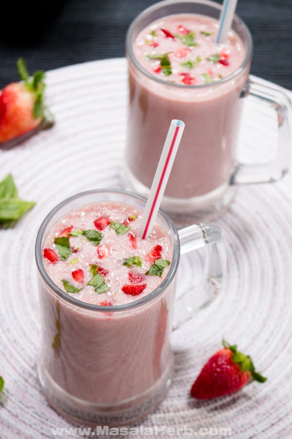 strawberry banana smoothie with almond milk no yogurt