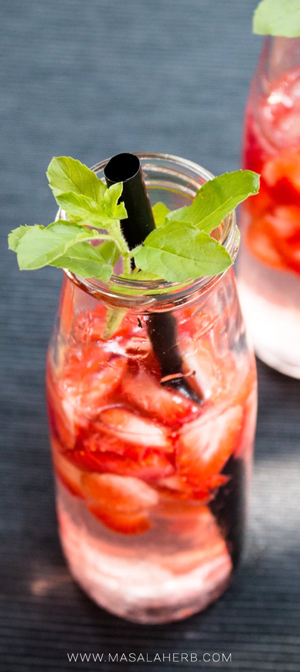 Fresh Strawberry Infused Water [DIY] fruit flavored water