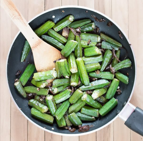10 minute Pan Fried Okra Recipe [+Video] Masala Herb