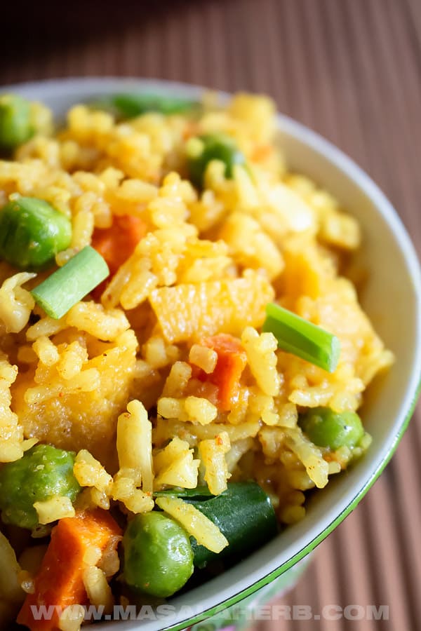 Thai Pineapple Fried Rice Recipe [Vegetarian]