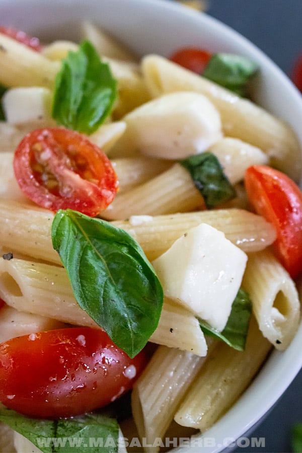 Easy Caprese Pasta Salad [Summer Salad]