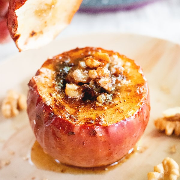 Stuffed Baked Apples with Walnuts [+Video] | Masala Herb