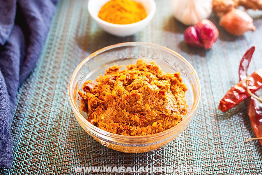 5 Minute Thai Yellow Curry Paste Recipe Video Masalaherb Com