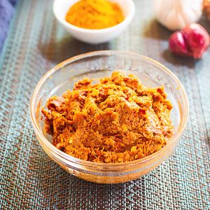 5-Minute Thai Yellow Curry Paste Recipe