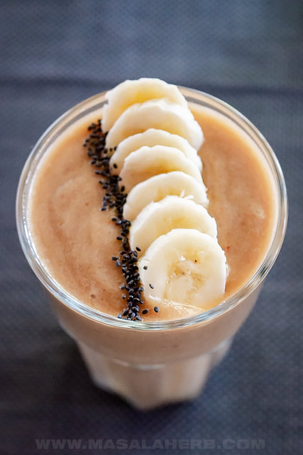 Apple Banana Smoothie with Ginger