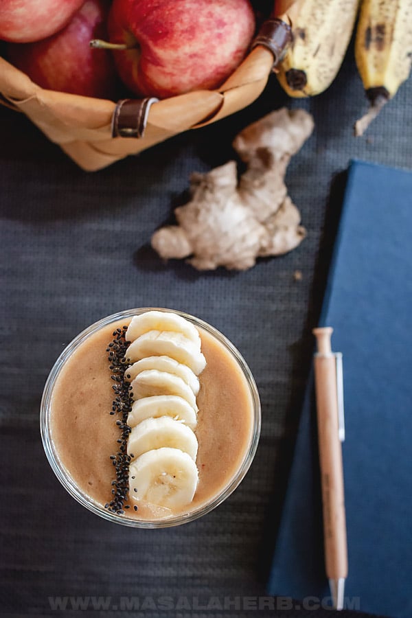 Apple Banana Smoothie with Ginger