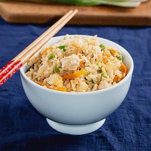 Hibachi Fried Rice Recipe [Copycat] - Make your own tasty hibachi japanese style fried rice. Healthy Pan Asian Rice recipe with video. www.MasalaHerb.com #friedrice #copycat #hibachi