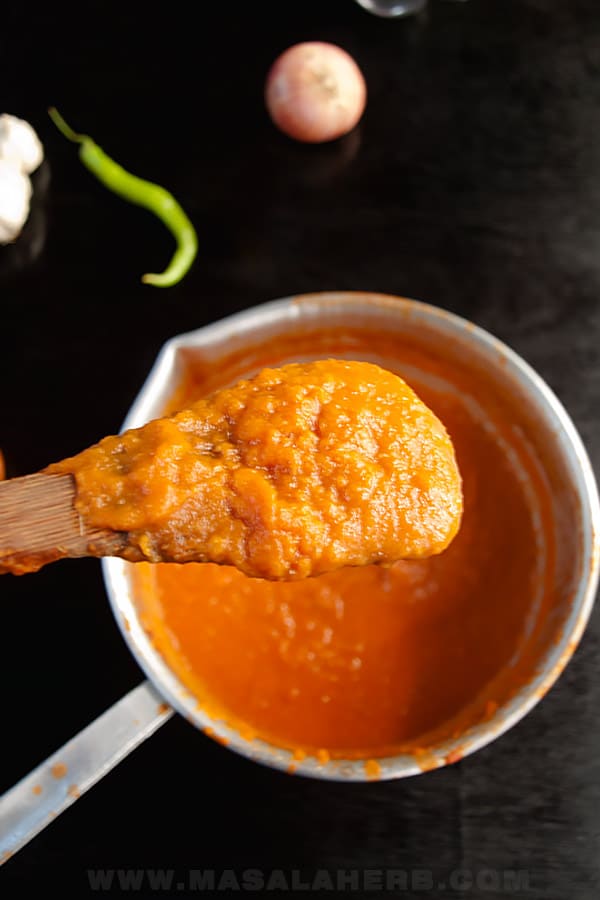 Spicy Tomato Sauce Recipe for Pasta and Pizza