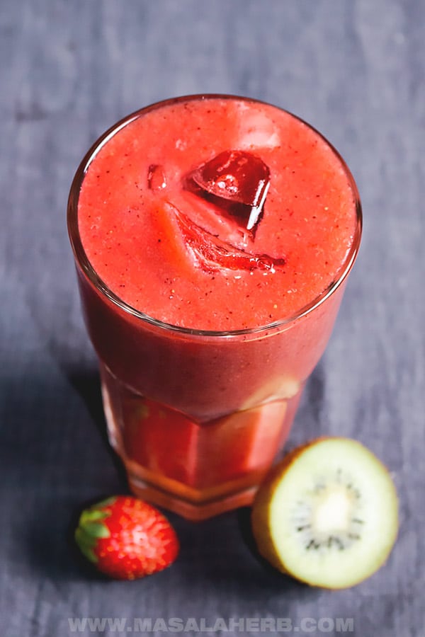 Strawberry Kiwi Juice Recipe 🍓🥝 MasalaHerb.com