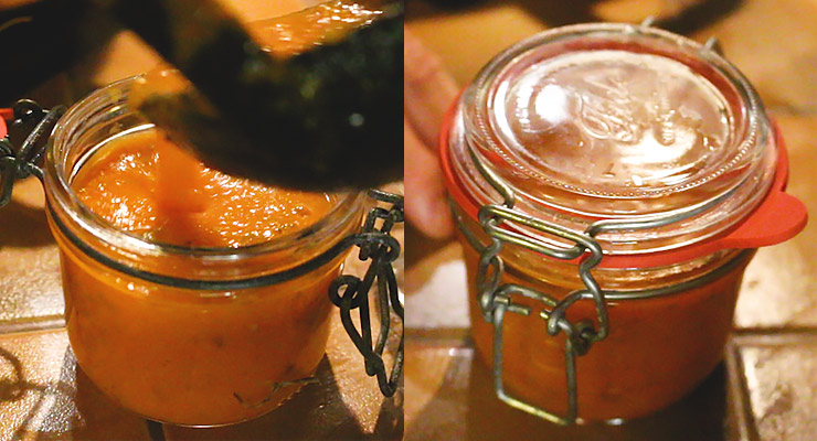 pour coulis in jars and close with lid