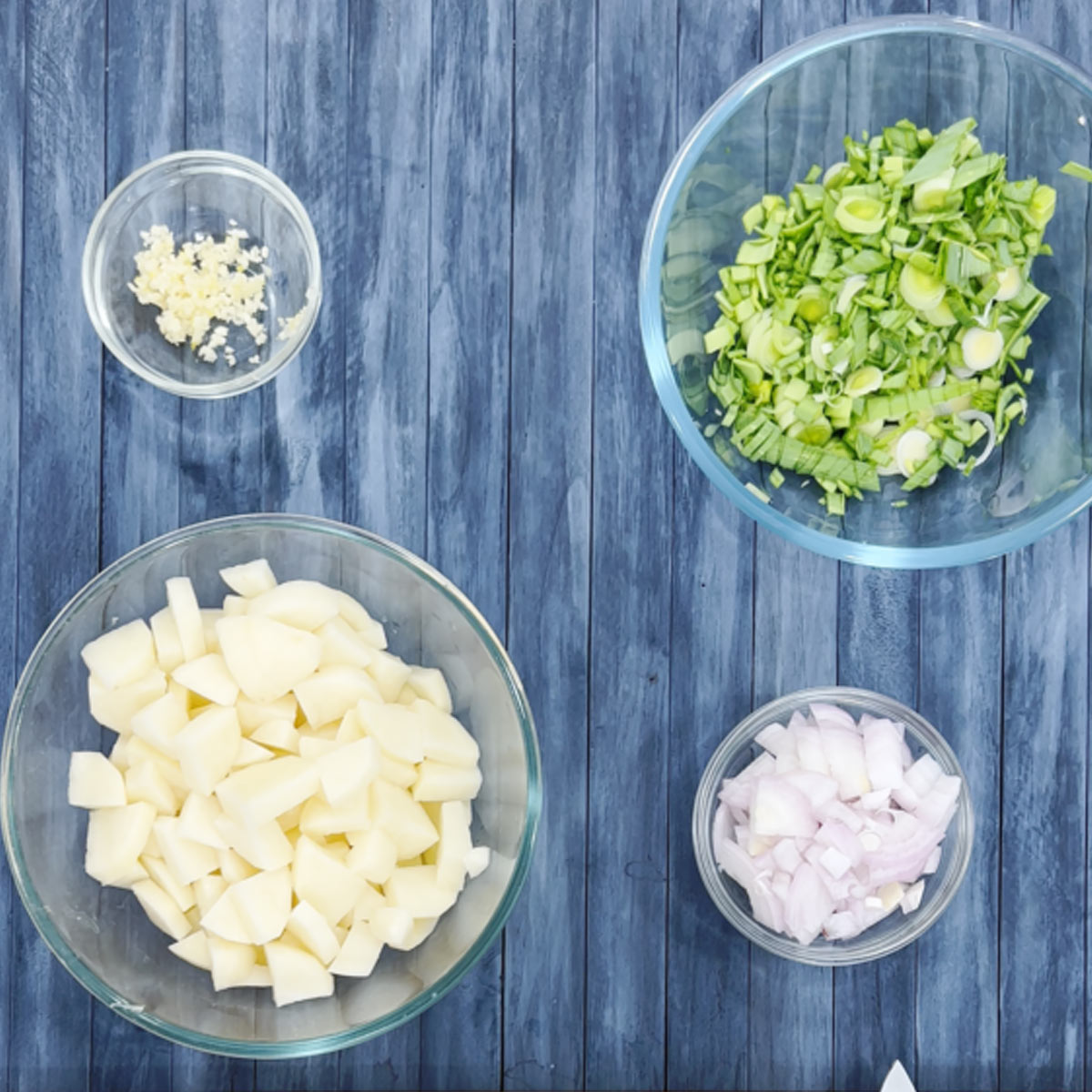 prepare all fresh ingredients for the chunky potato leek soup