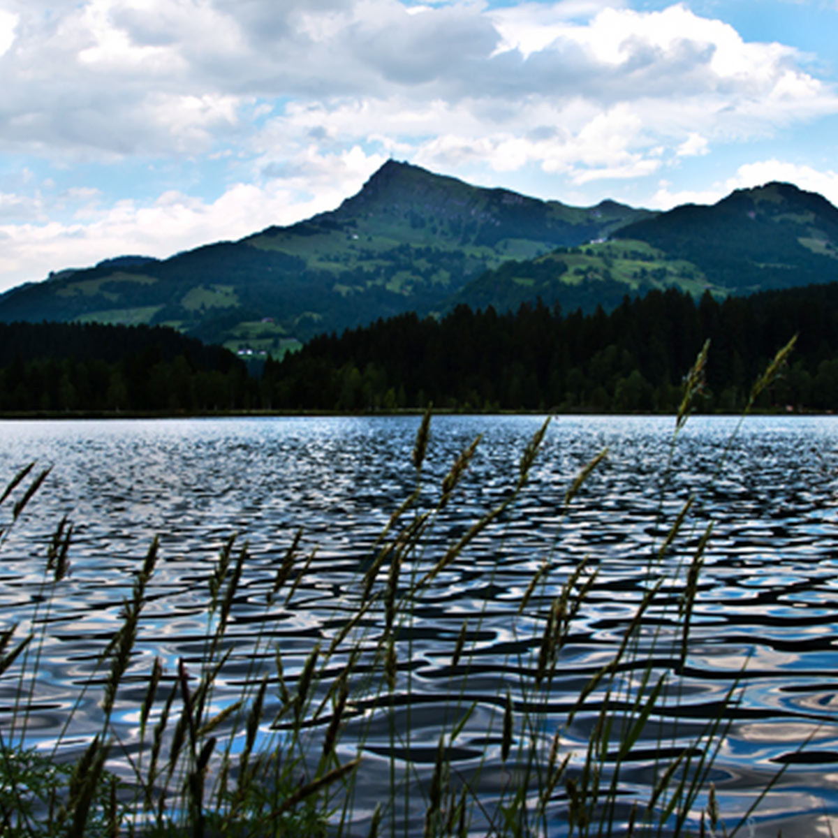 Black Lake in Kitzbühel with Kitzbühlerhorn mountain