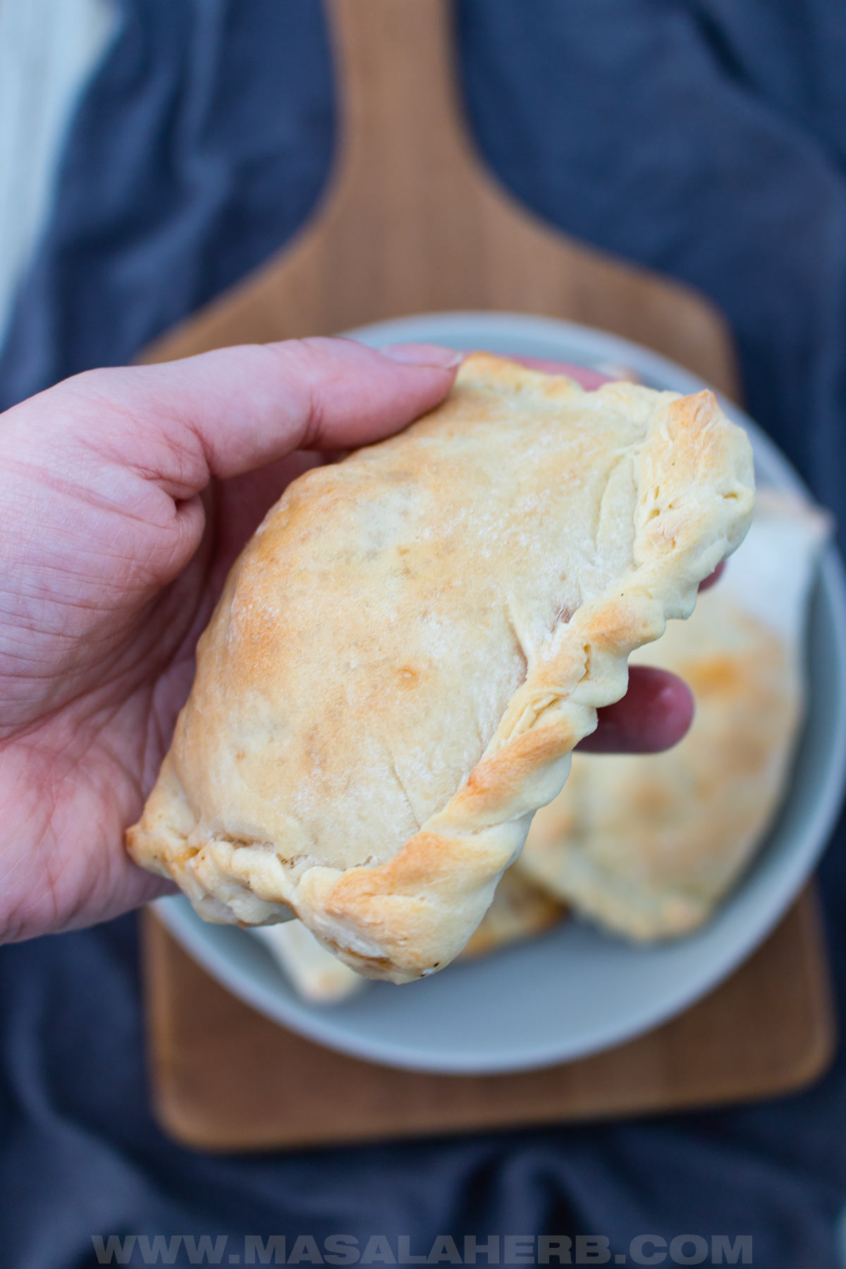 Sealed rope style crimp of a baked pizza pocket/mini calzone