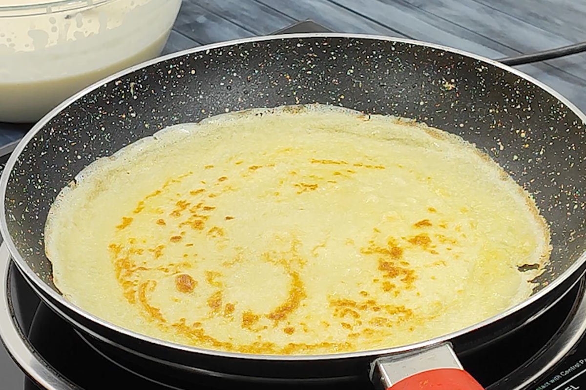 cook crepe on both sides