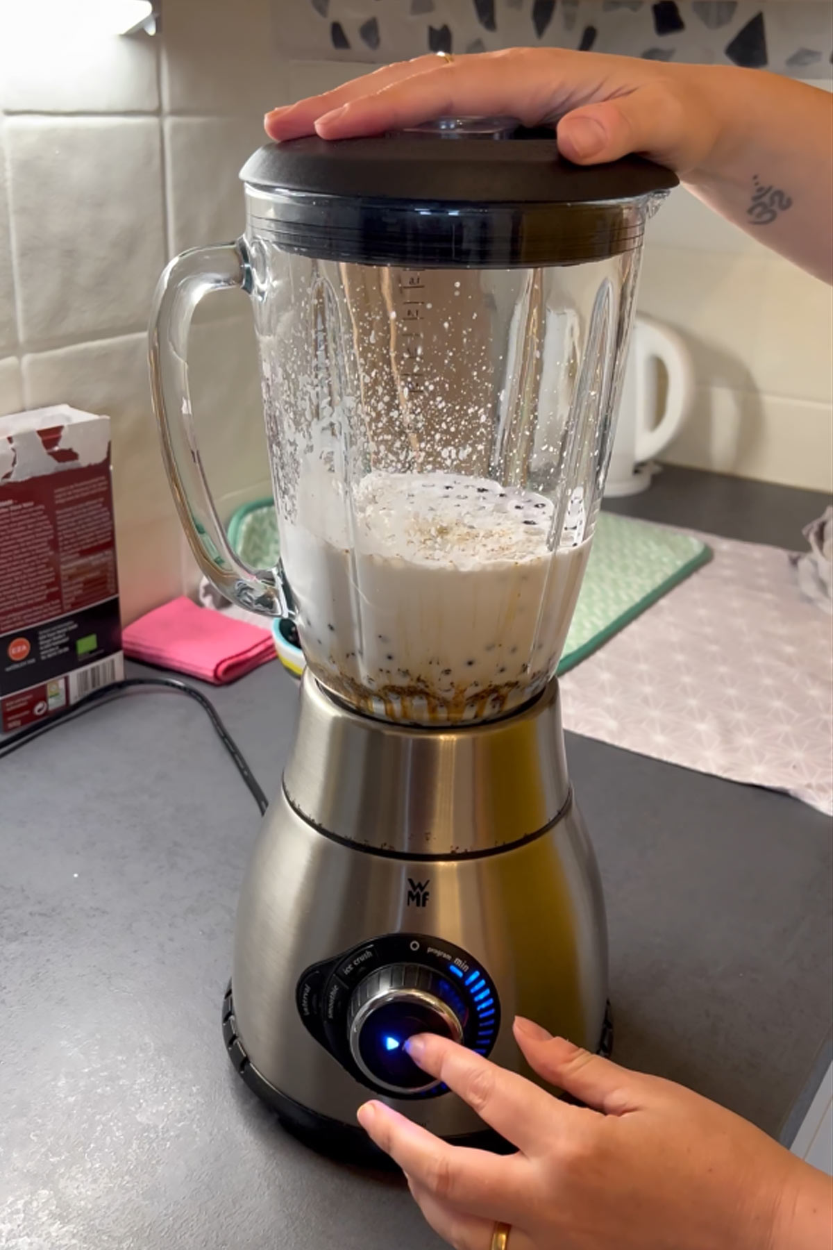 close your blender jar with a lid