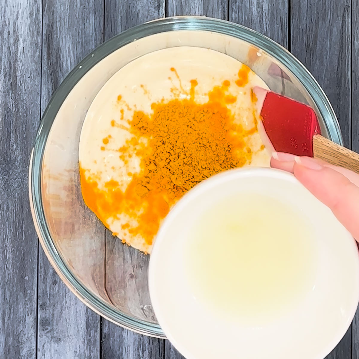 adding lemon juice to curry powder turmeric and mayonnaise