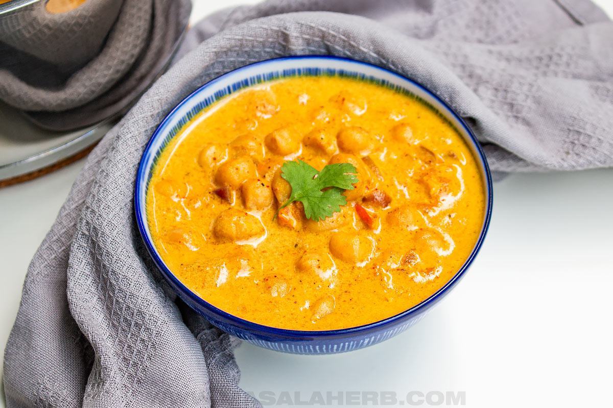 garbanzo bean curry with coconut milk