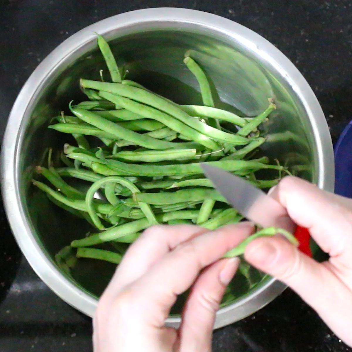 trimming green bean ends