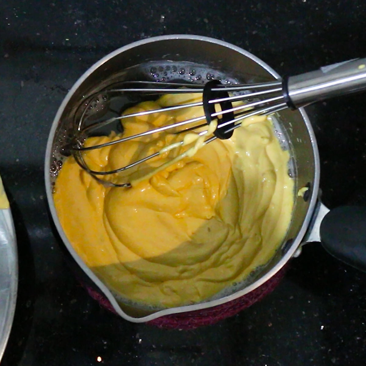 temper gelatin by adding some mango cream filling to the gelatin