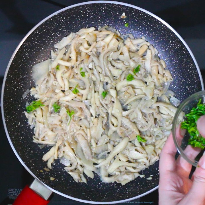 White Wine Sautéed Oyster Mushrooms Recipe