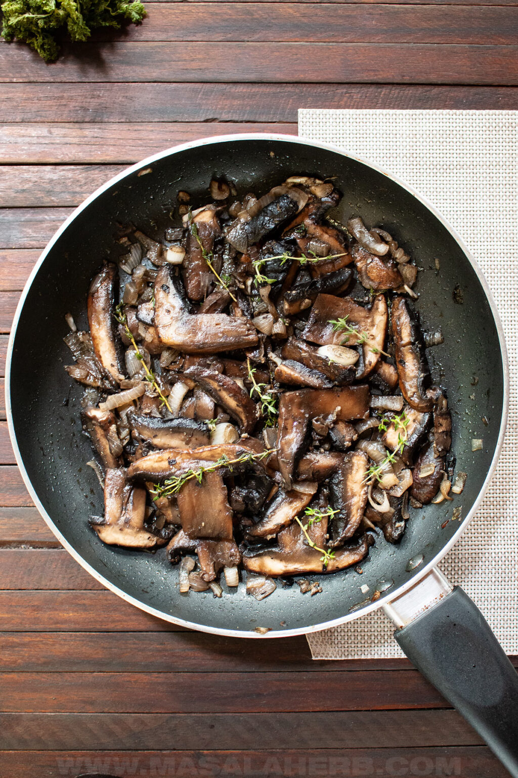 Portobello Mushrooms with Wine and Thyme
