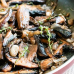 mushrooms cooked in wine with thyme