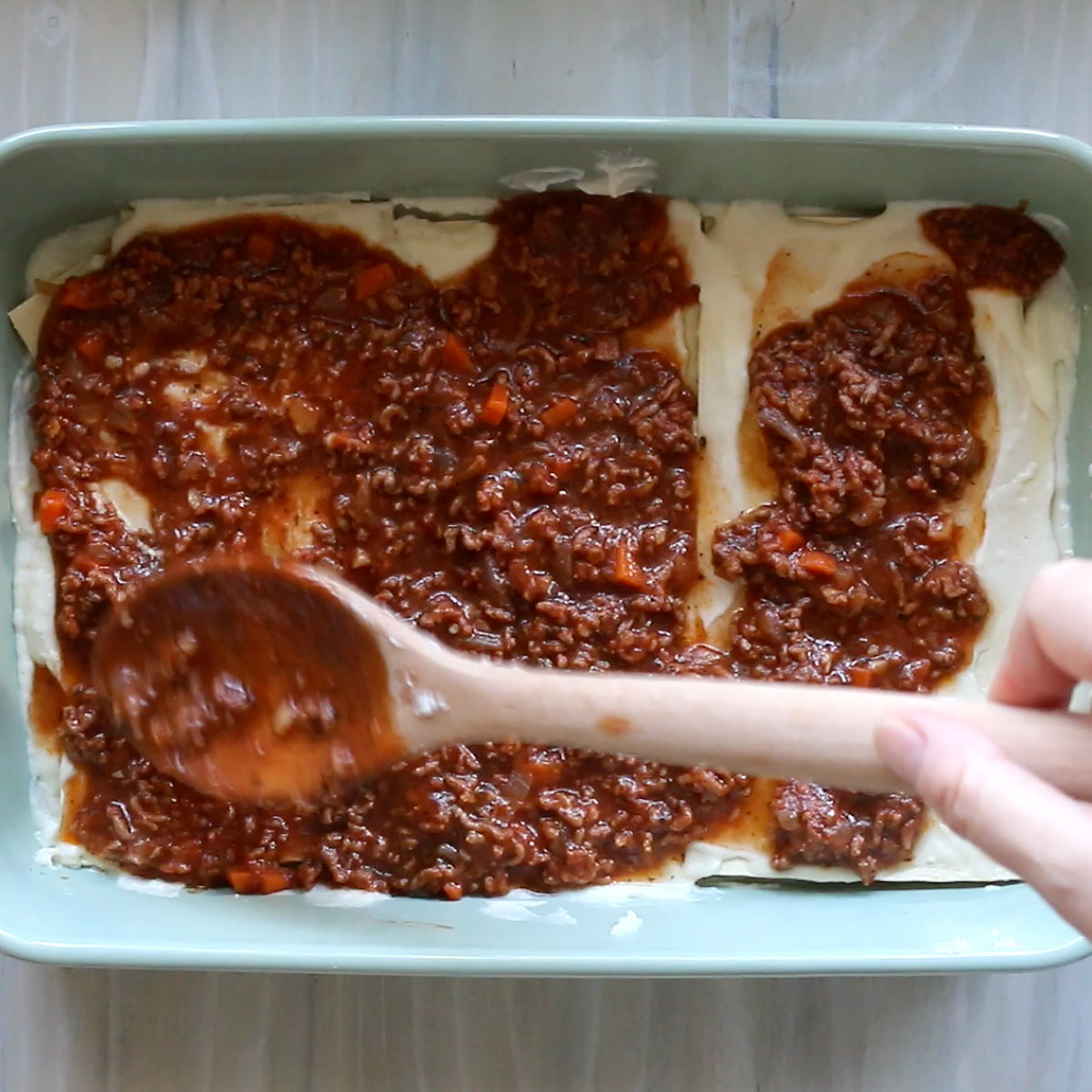 Continue with a layer of meat sauce. Repeat the process, pasta, béchamel sauce and meat sauce until all used.