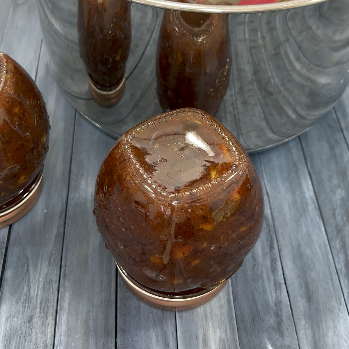 turn jam jar upside down