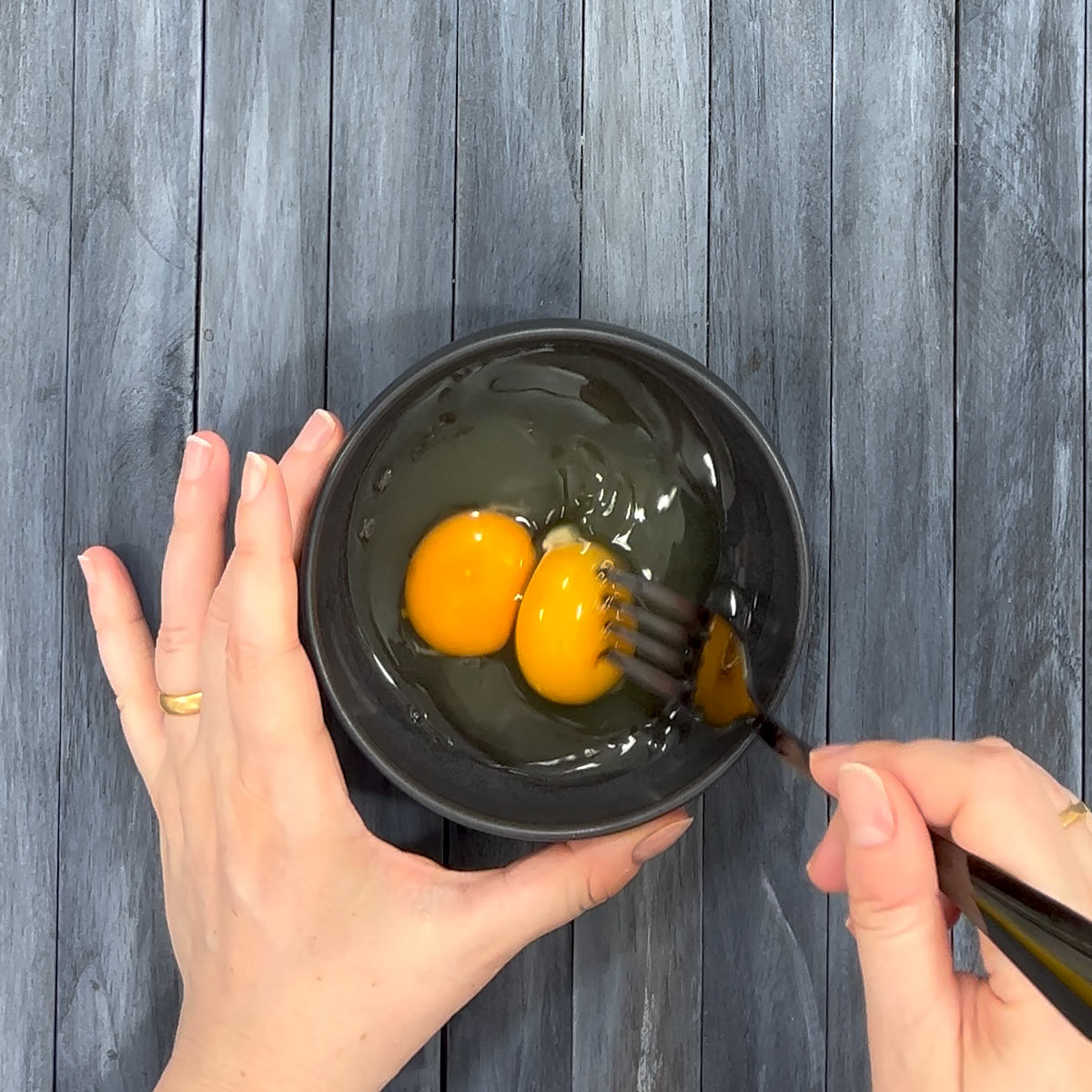 scramble eggs