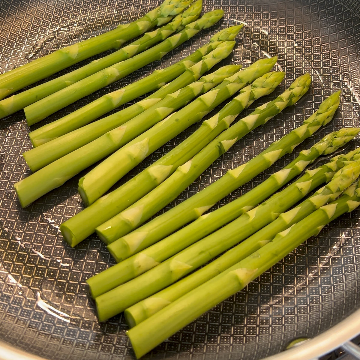 sauté asparagus