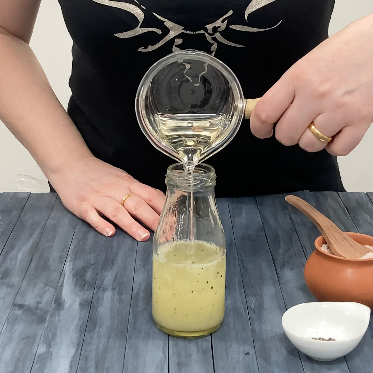 pour oil