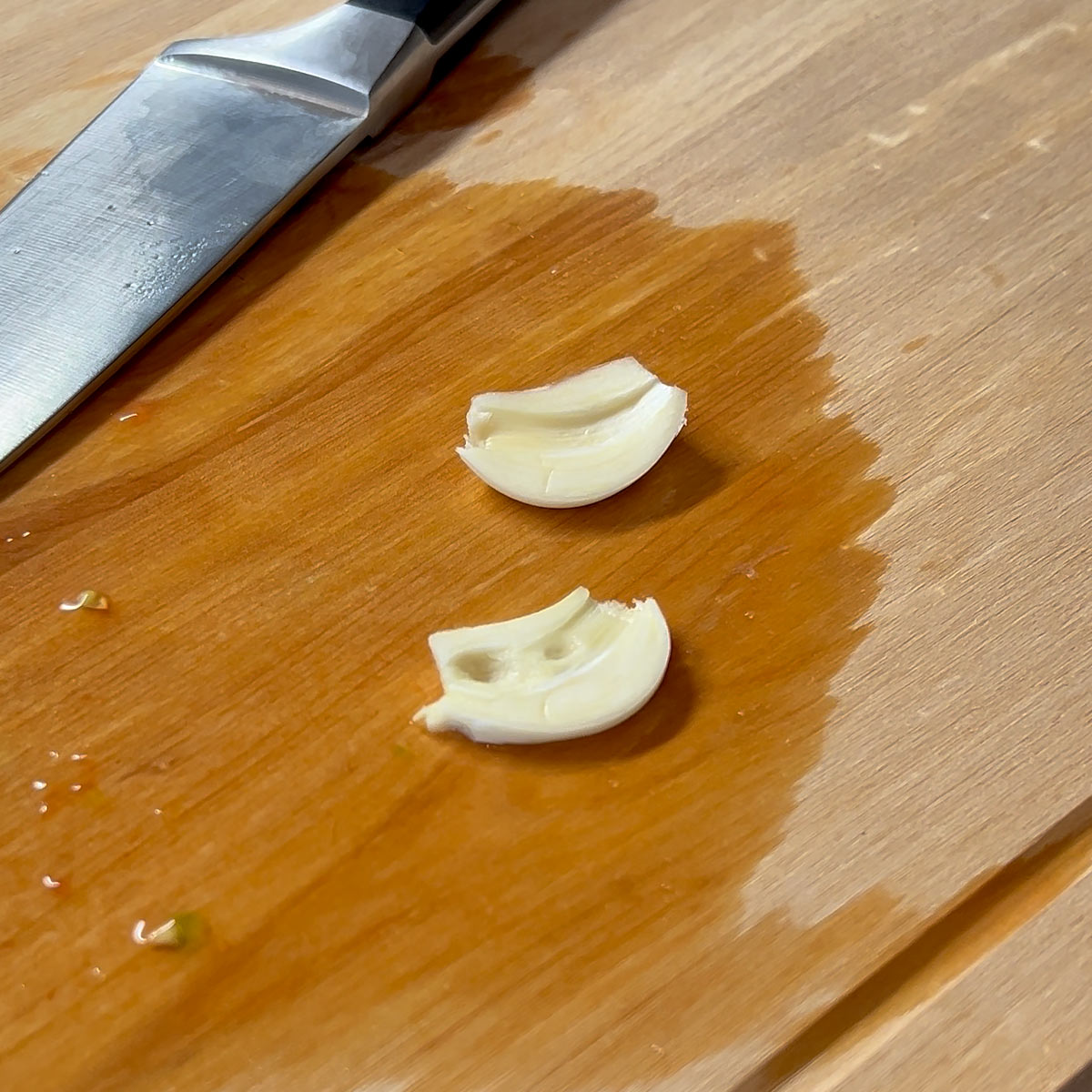 cut seedling out of garlic