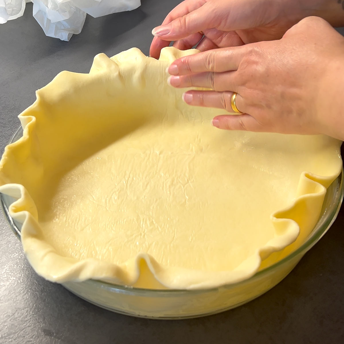 Arrange the pie crust into the pan