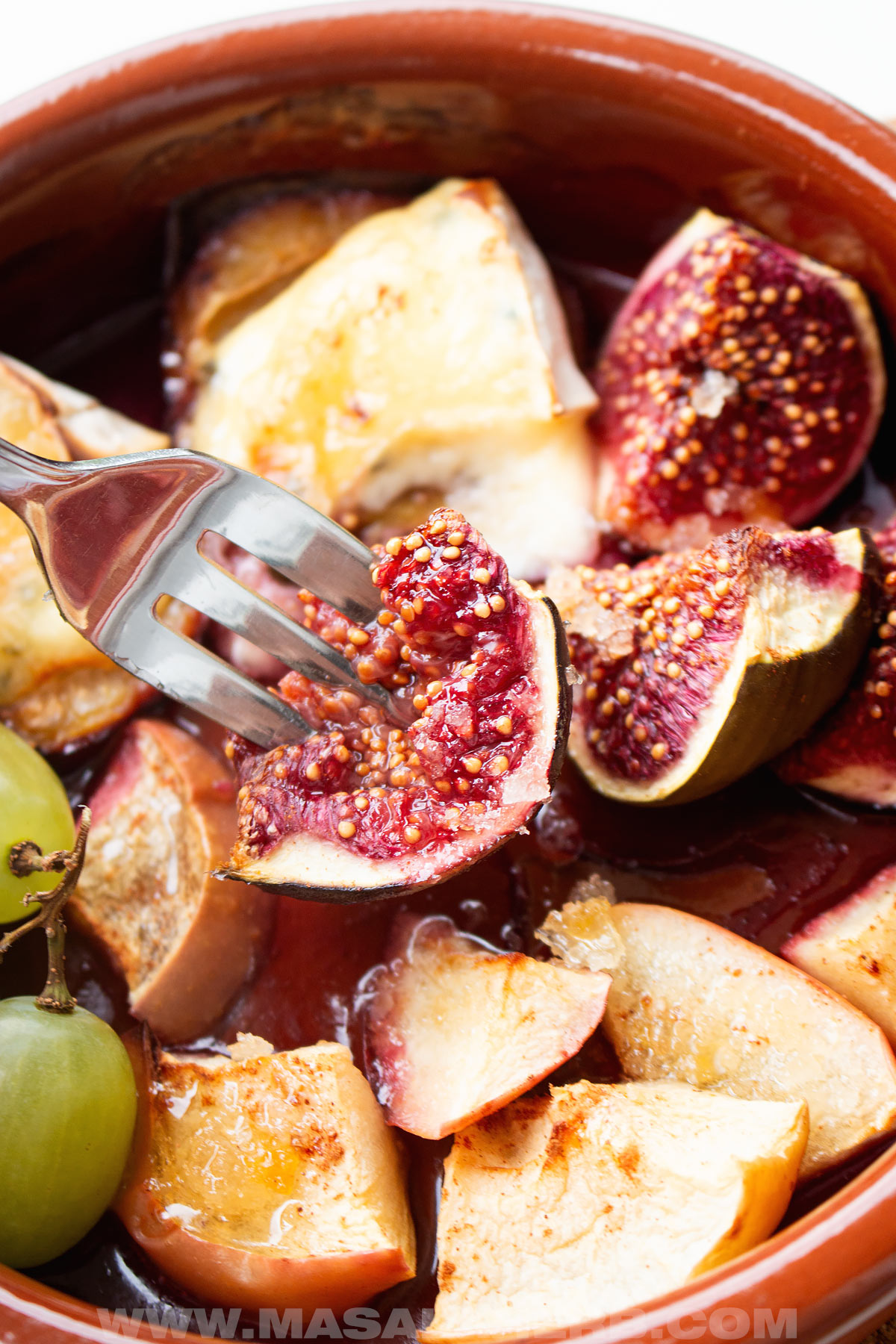 fruit and brie cheese baked dessert