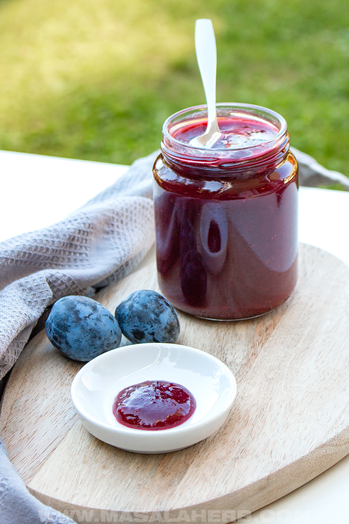 spiced chutney with plums