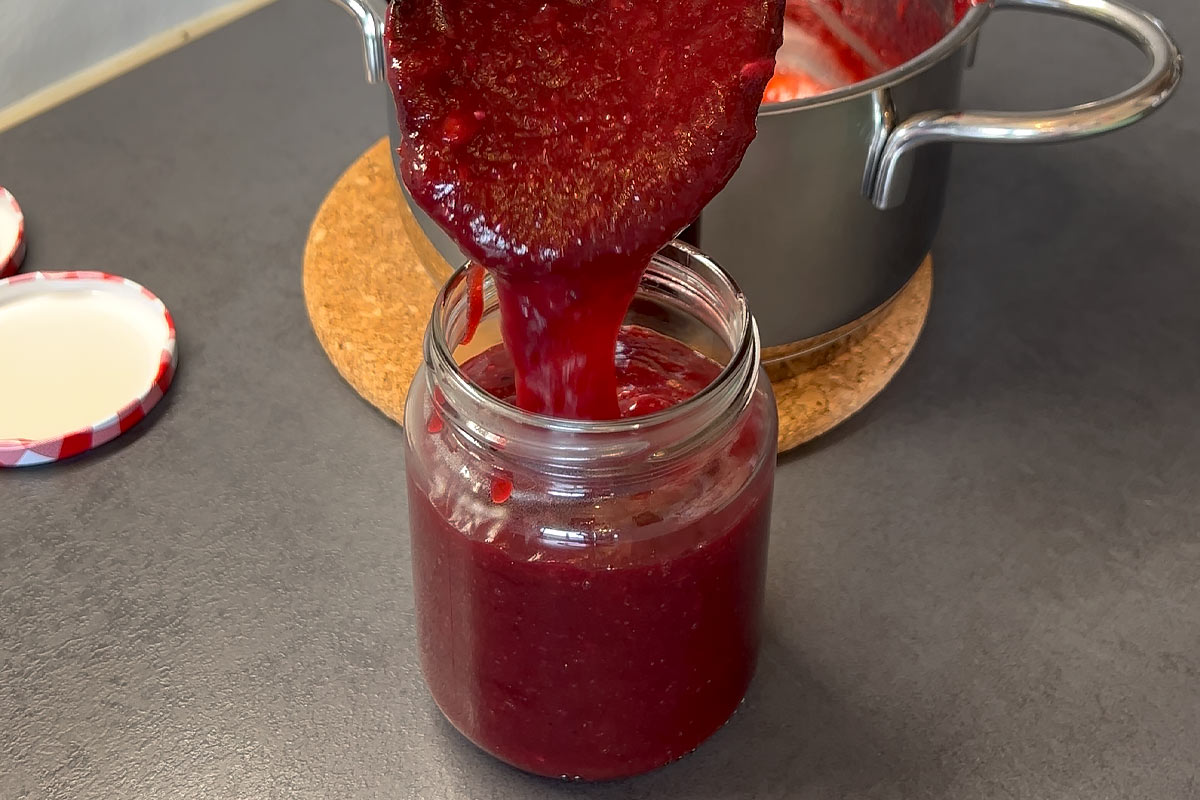 pour chutey into a jar