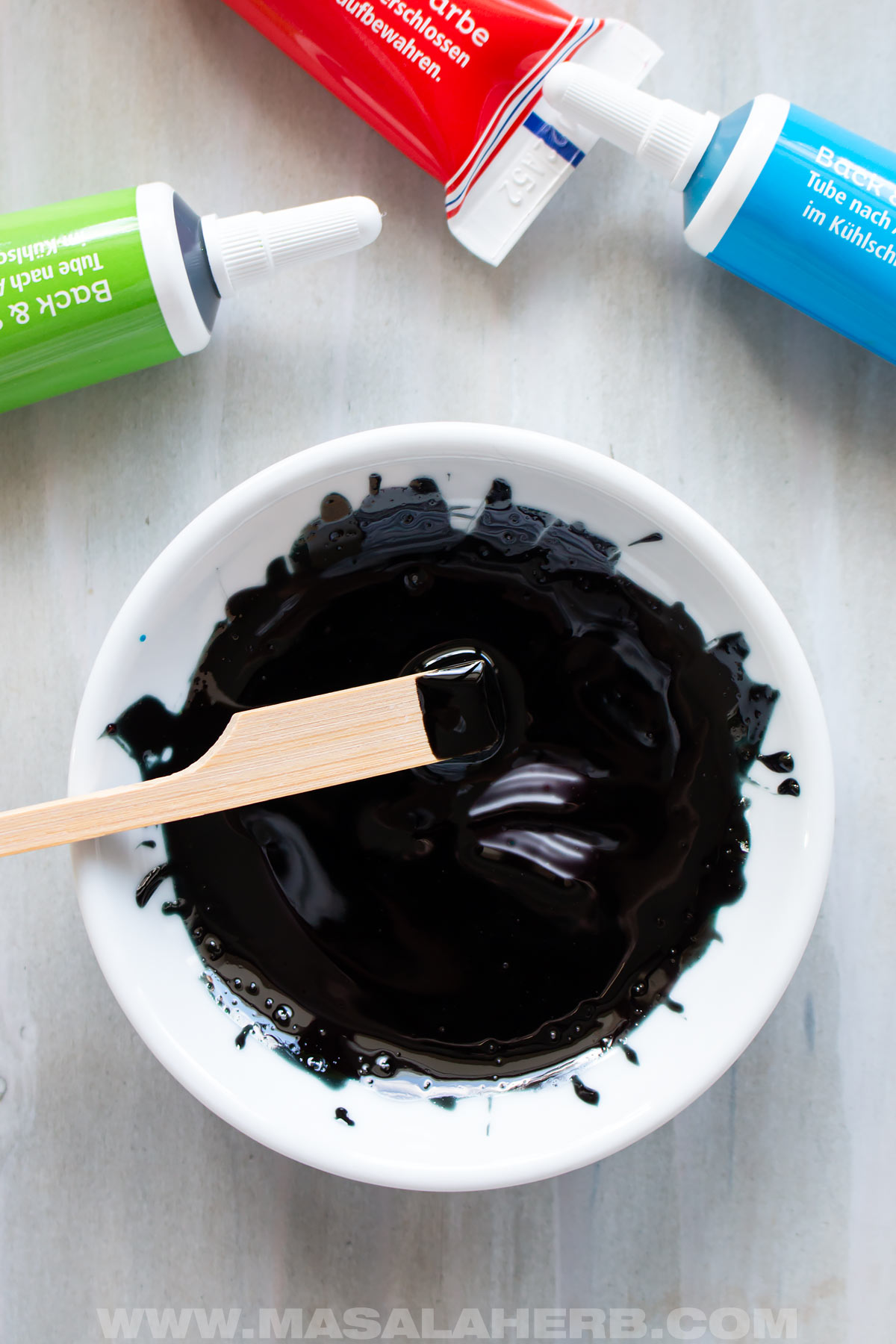 black food coloring made at home