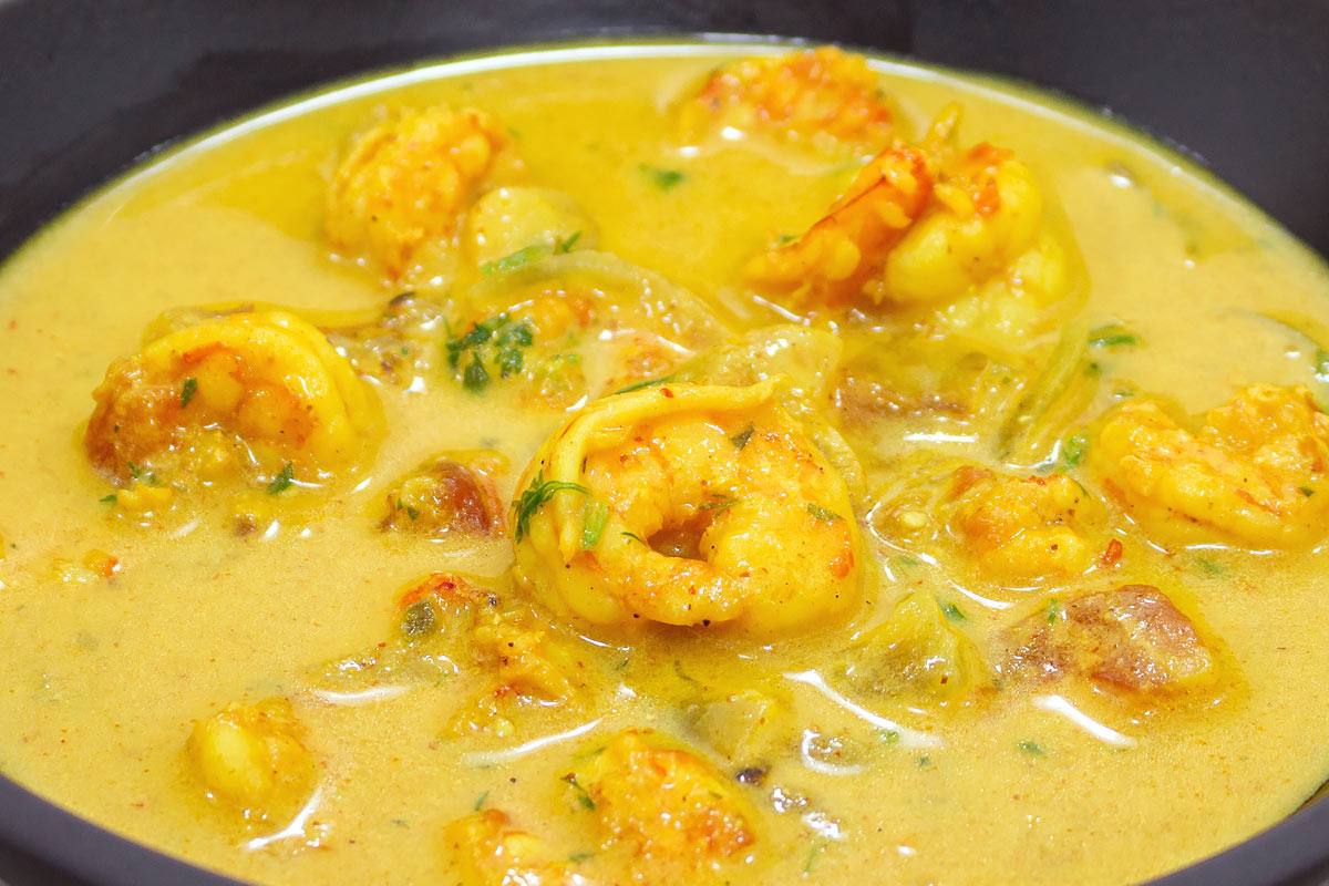 Indian curry with shrimp